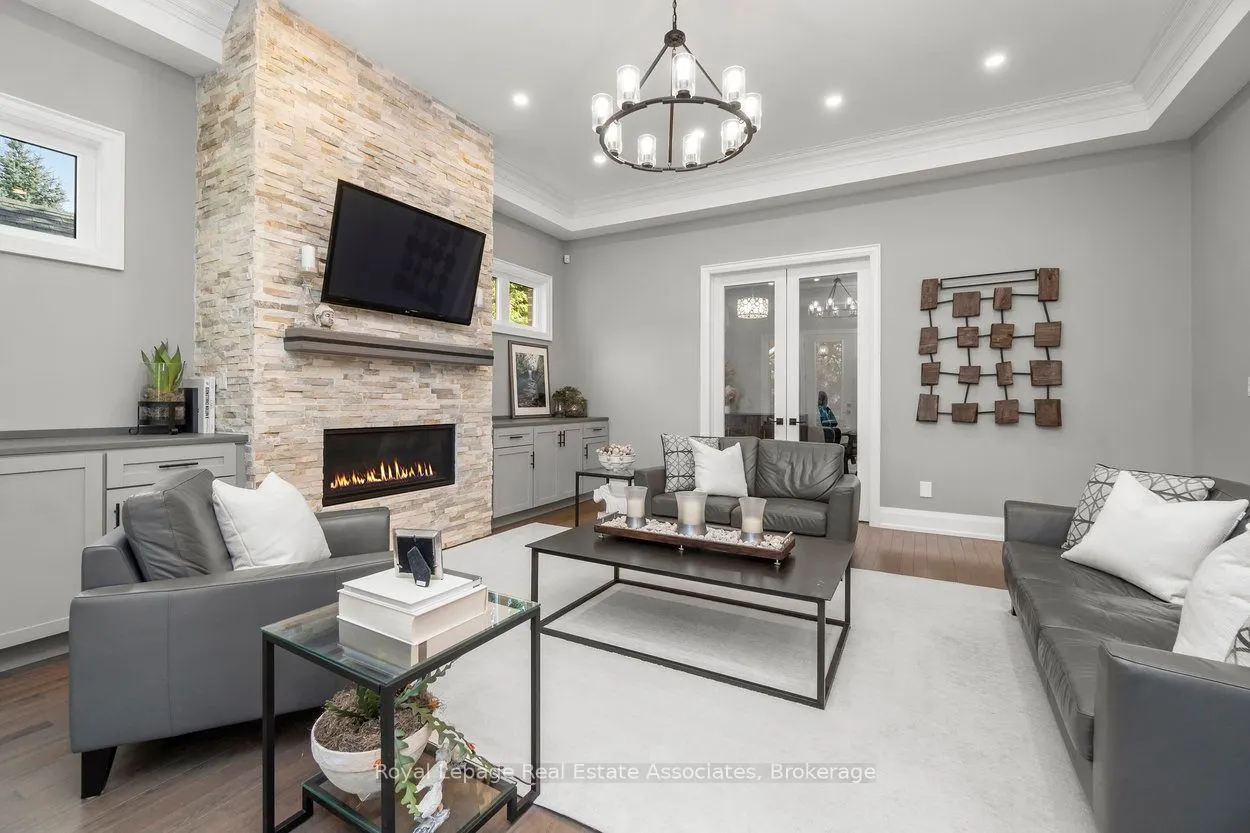 1285 Mineola Gardens