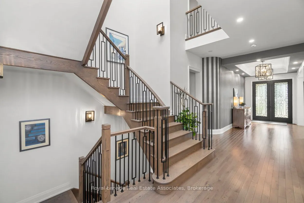 1285 Mineola Gardens