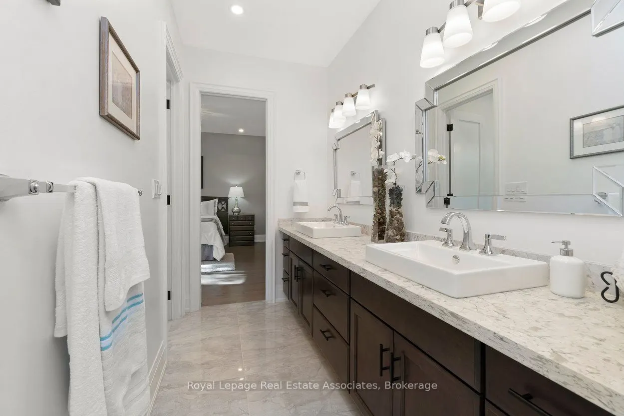 1285 Mineola Gardens