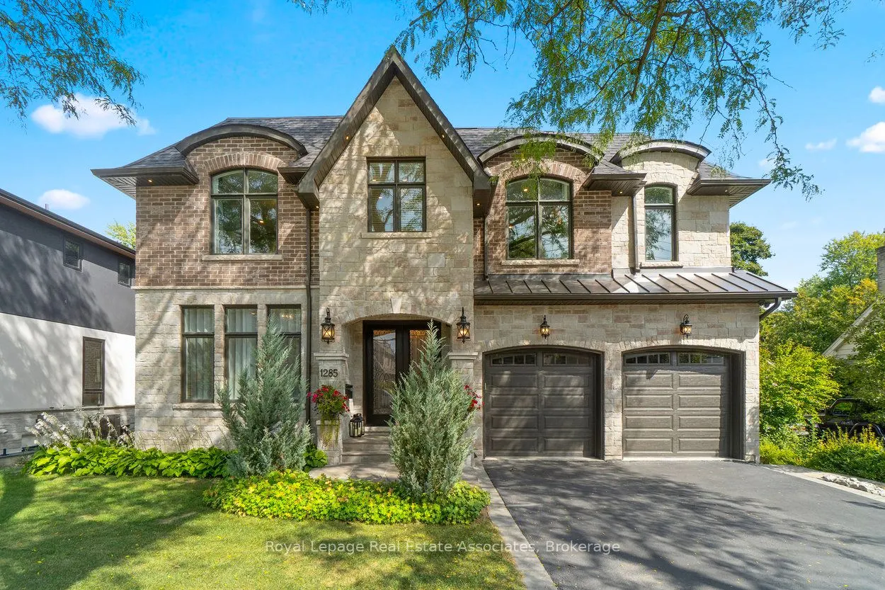 1285 Mineola Gardens
