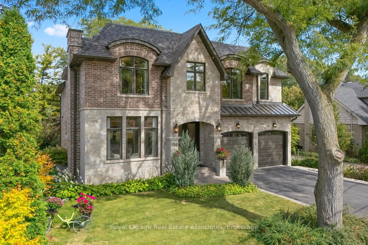 1285 Mineola Gardens