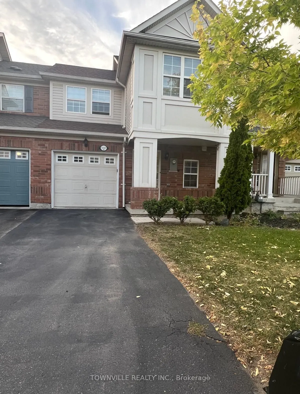 1137 Riddell Crescent
