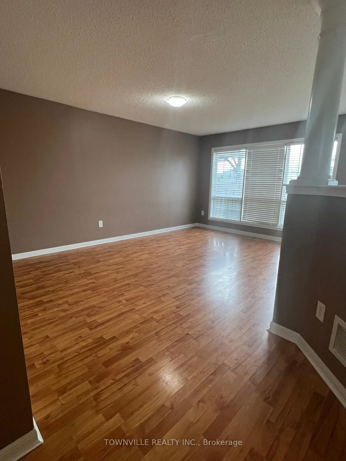 1137 Riddell Crescent