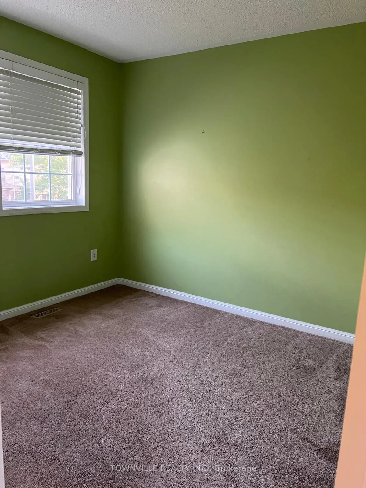 1137 Riddell Crescent