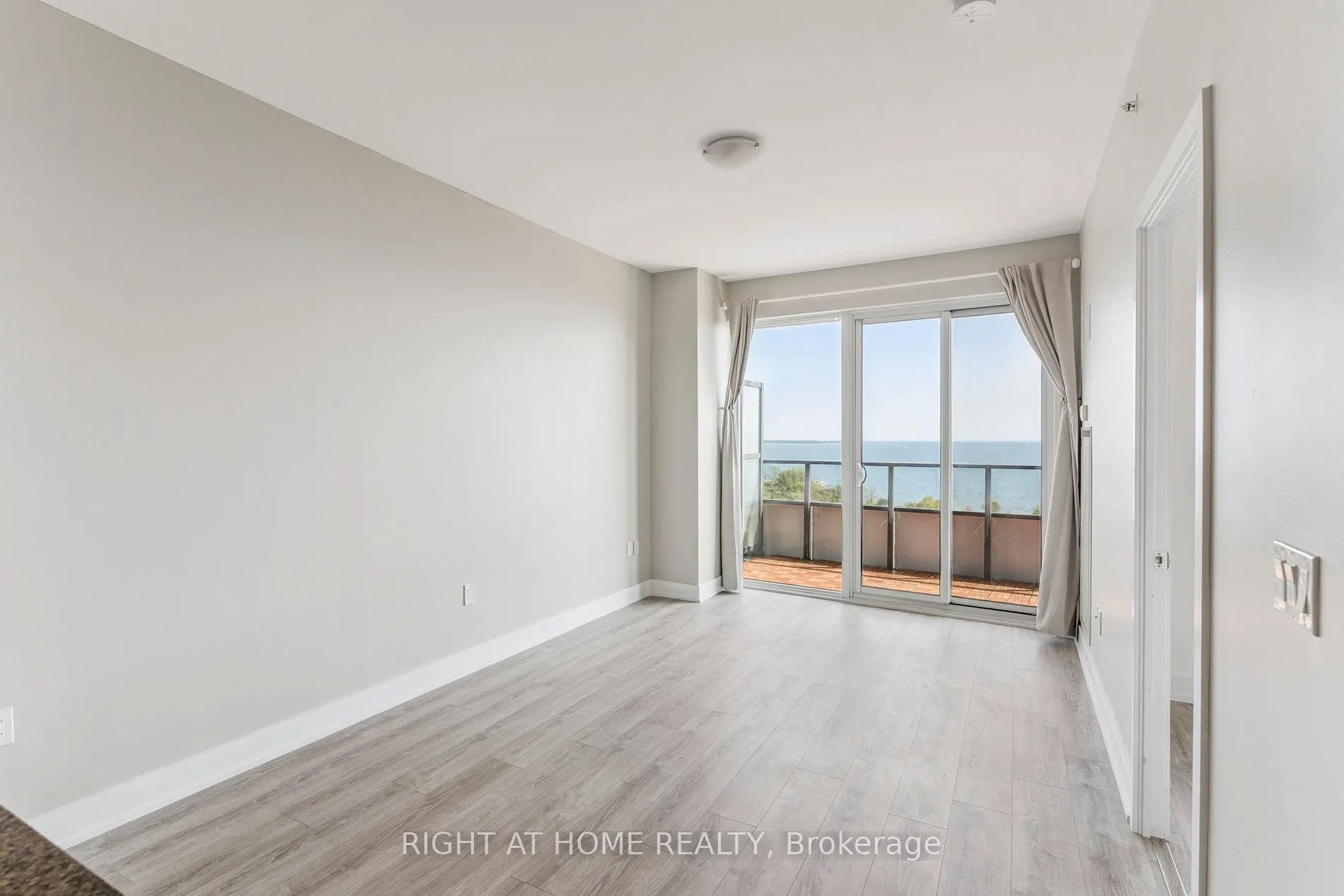 20 Shore Breeze Drive, #1409