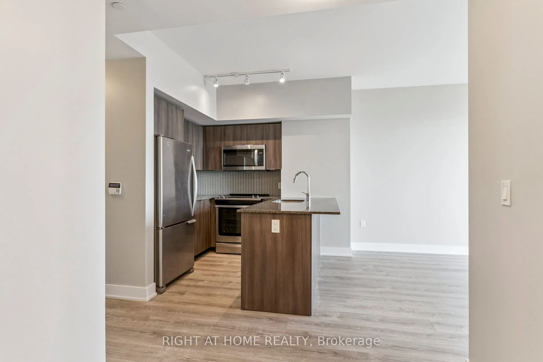 20 Shore Breeze Drive, #1409