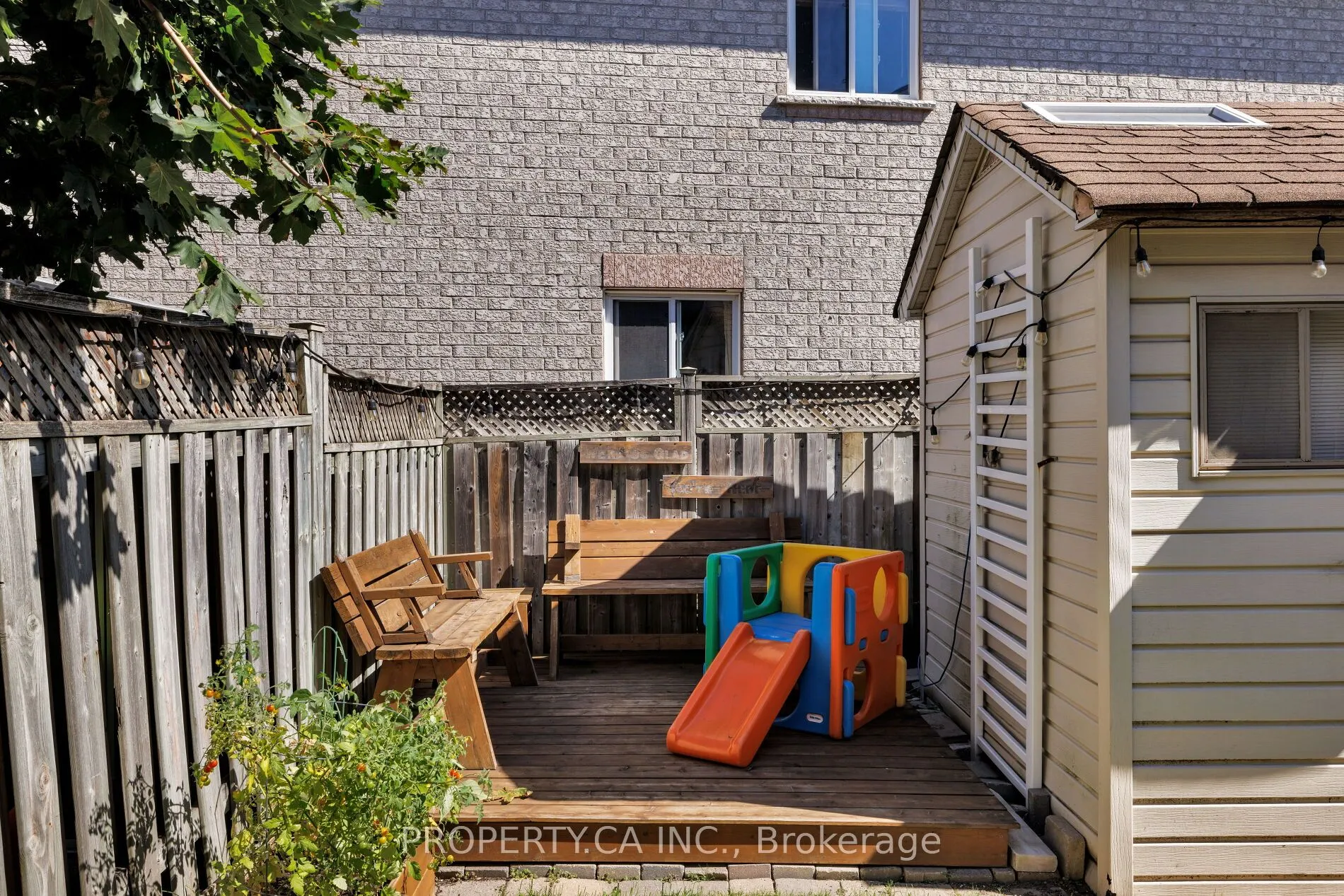 42 West Oak Crescent