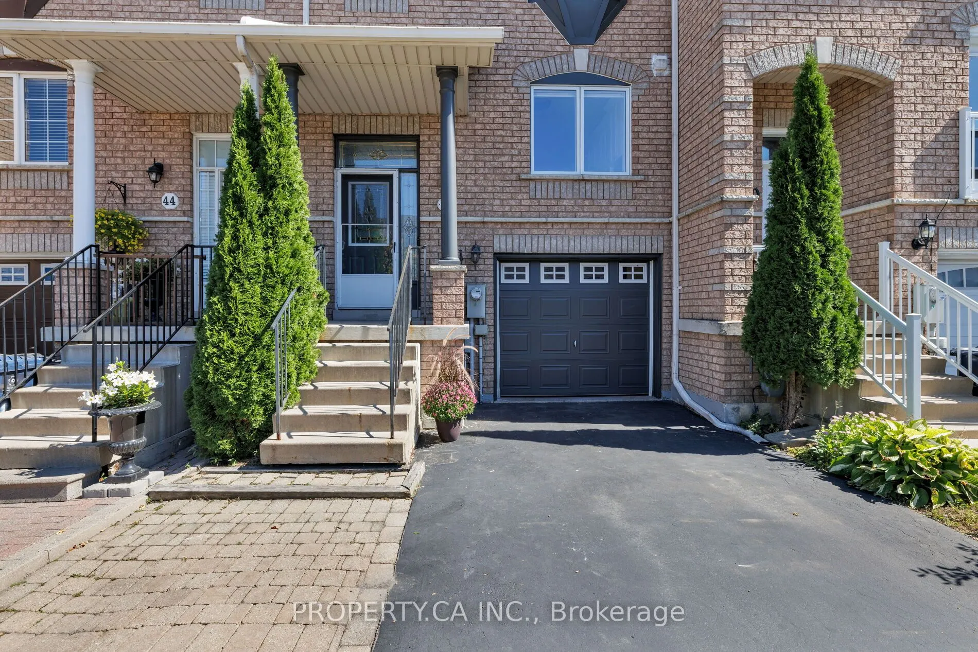 42 West Oak Crescent