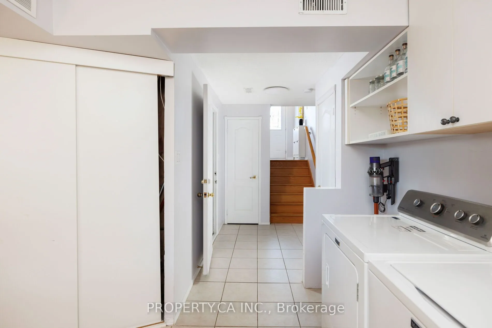 42 West Oak Crescent