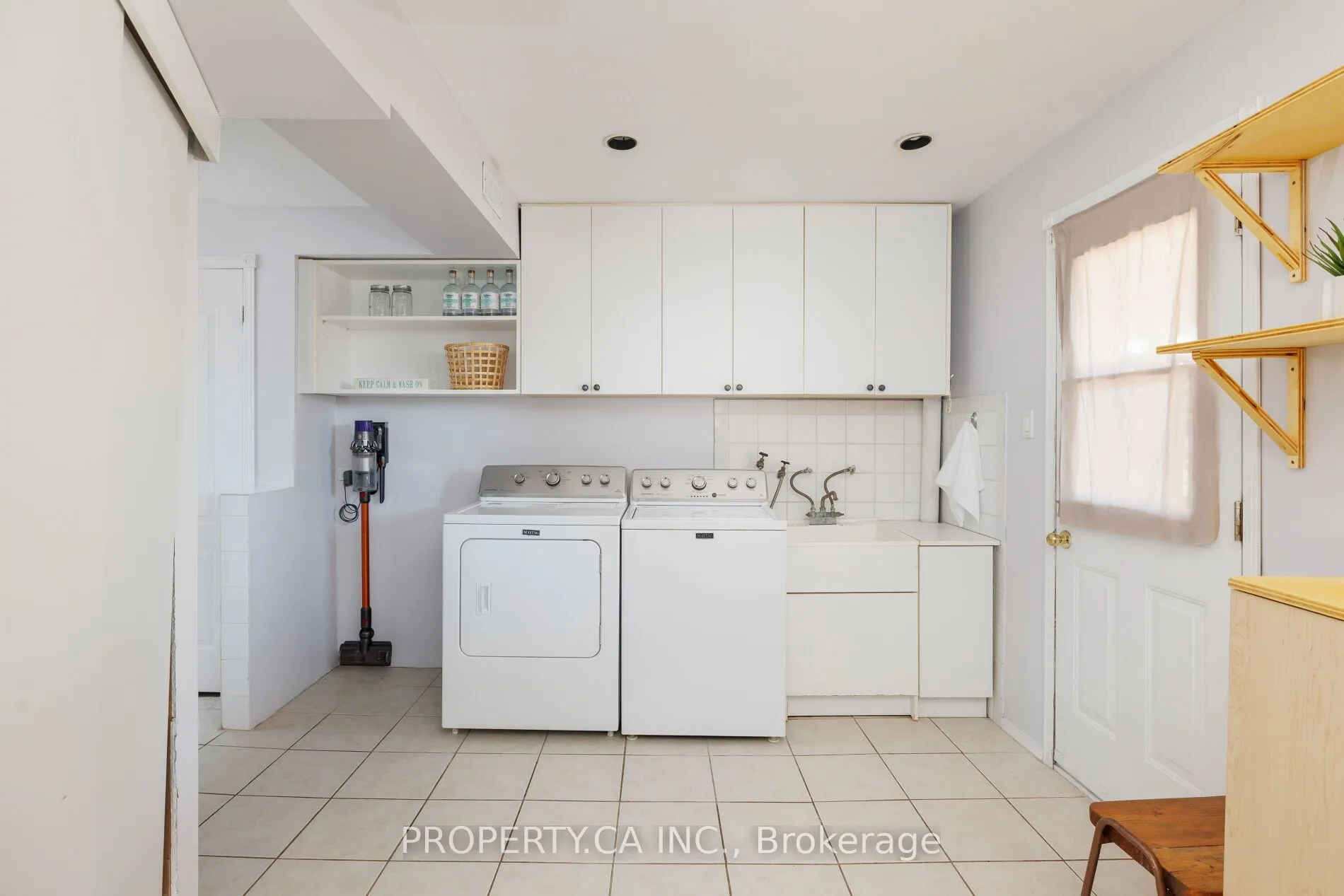 42 West Oak Crescent