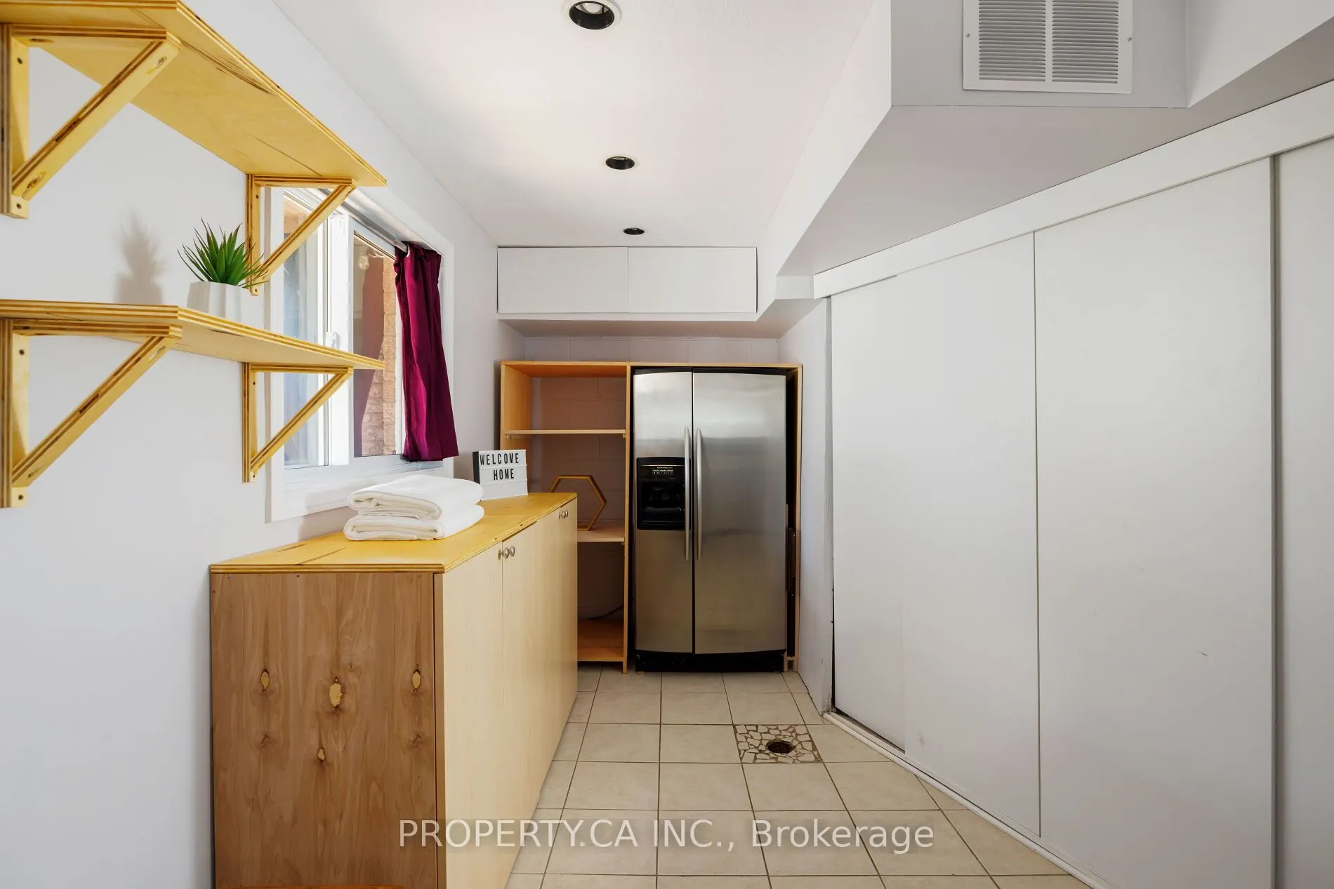 42 West Oak Crescent