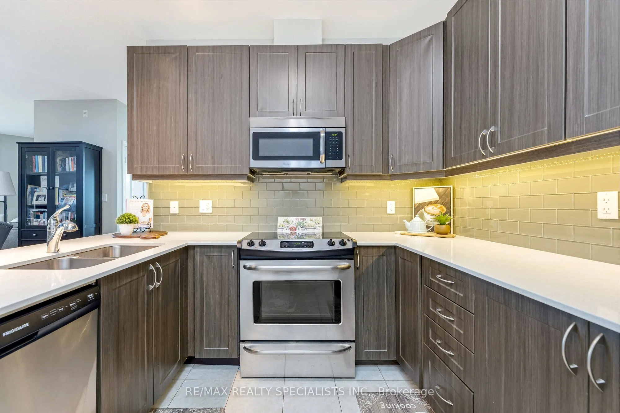 33 Whitmer Street, #609