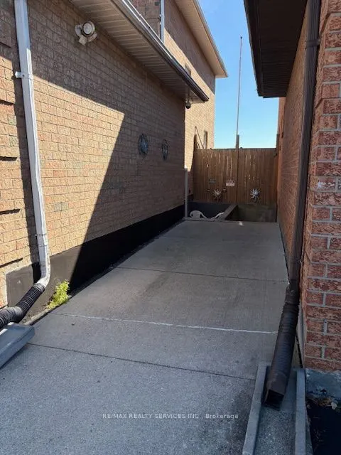 8 Evalene Court