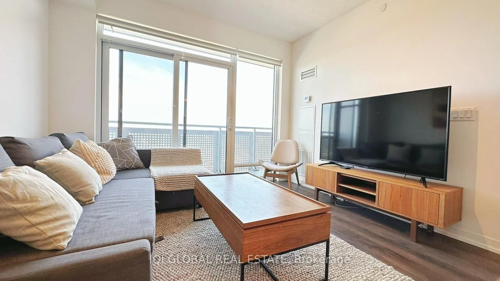 2520 Eglinton Avenue W, #1013
