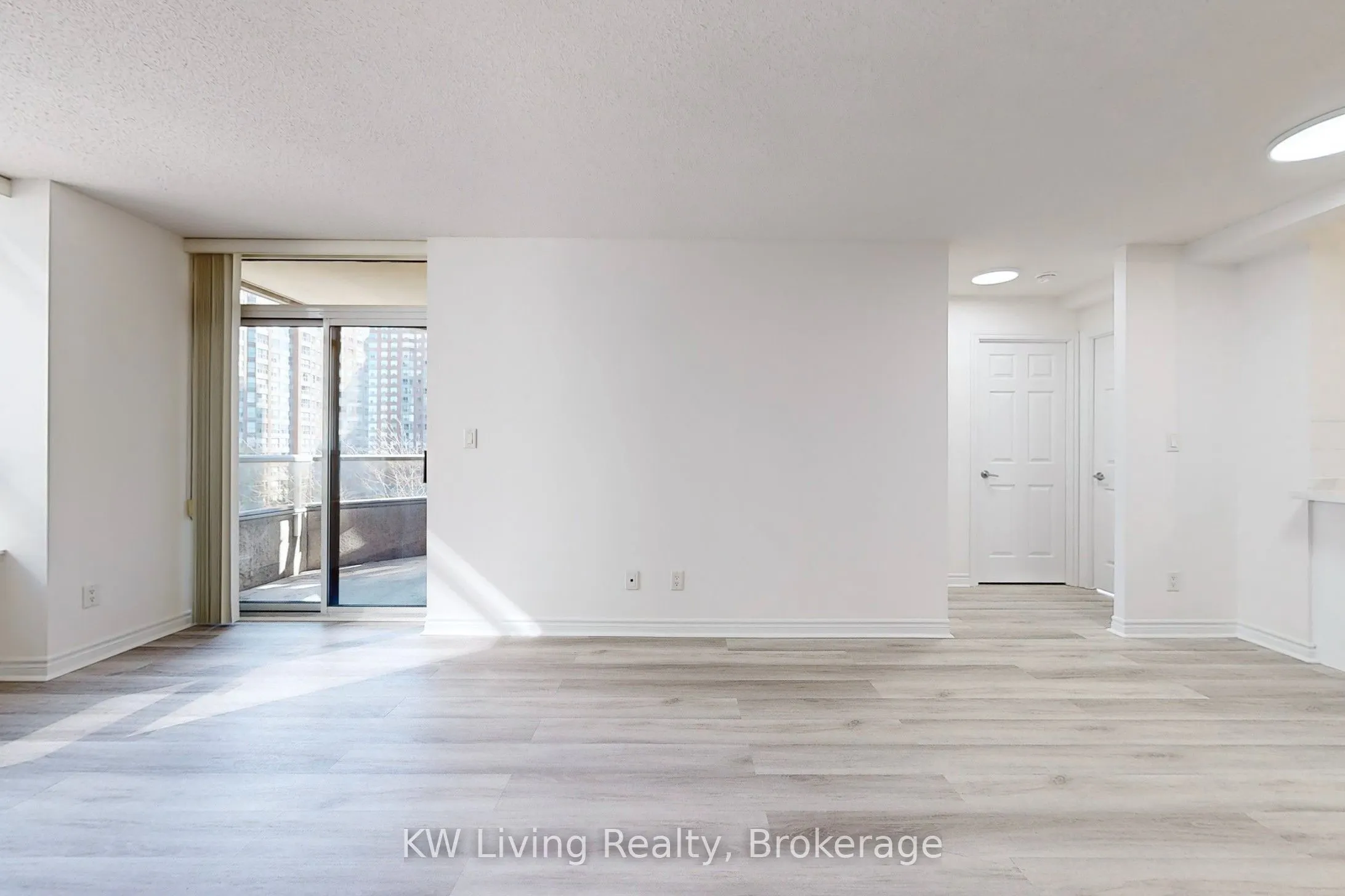 3888 Duke Of York Boulevard, #733