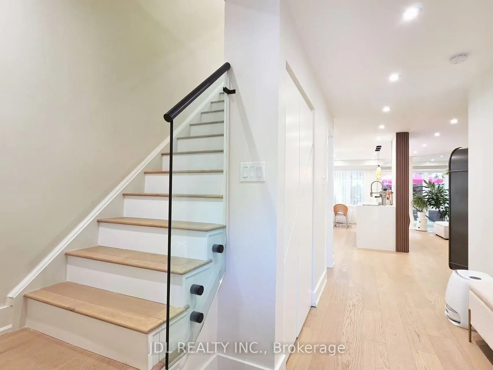 1084 Queen Street W, #14B