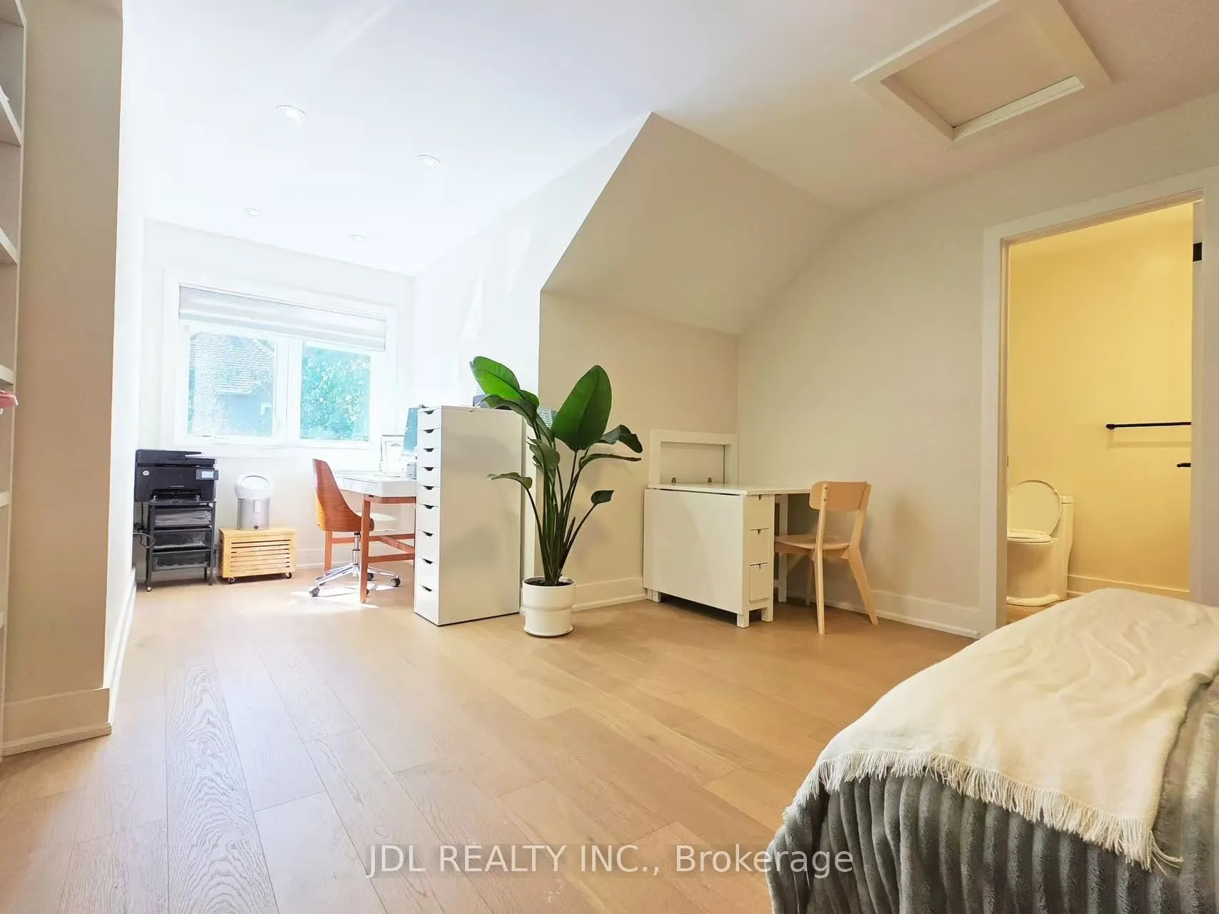 1084 Queen Street W, #14B