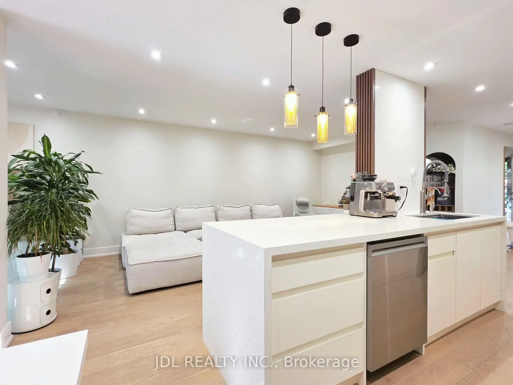 1084 Queen Street W, #14B