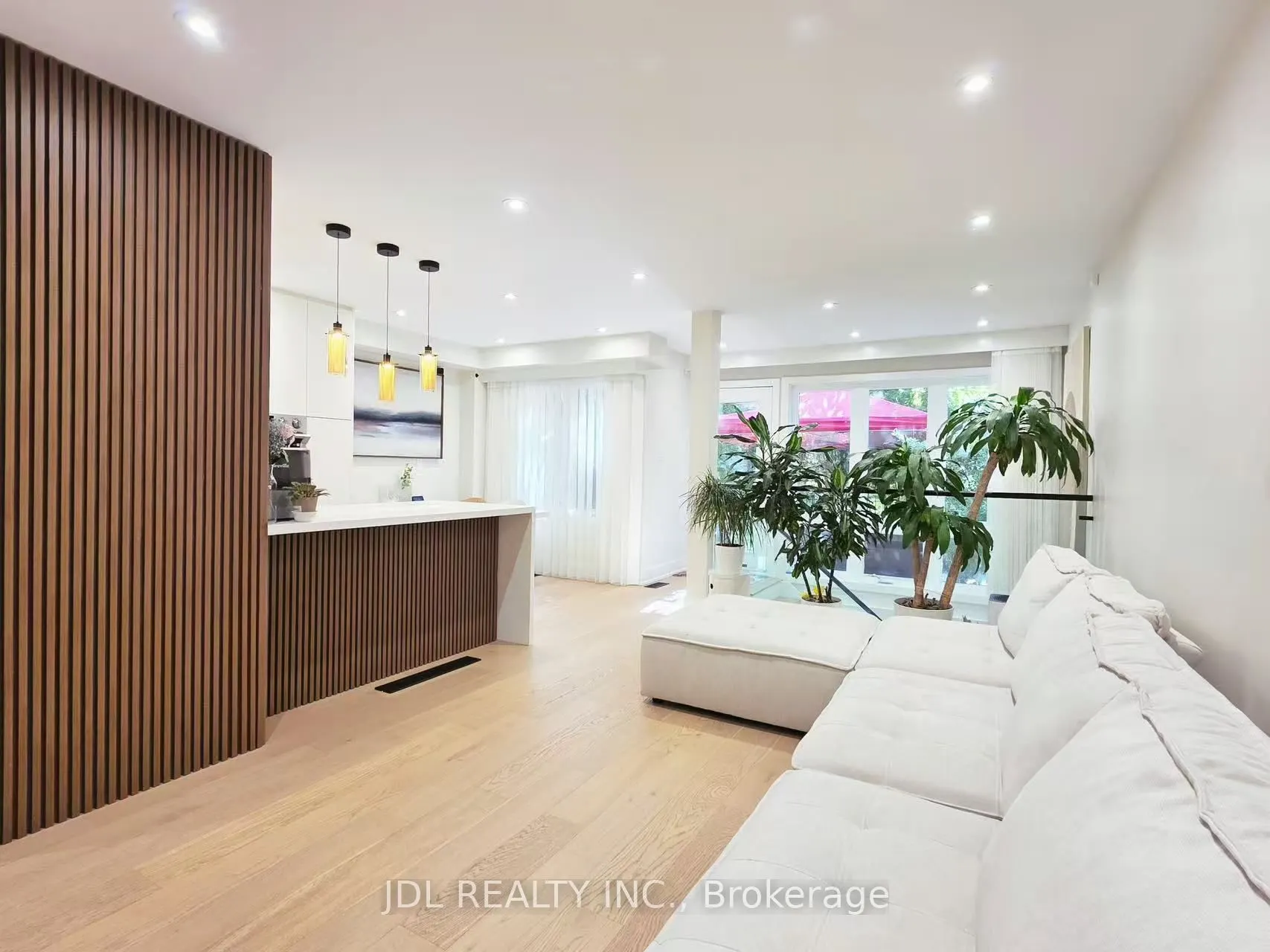 1084 Queen Street W, #14B