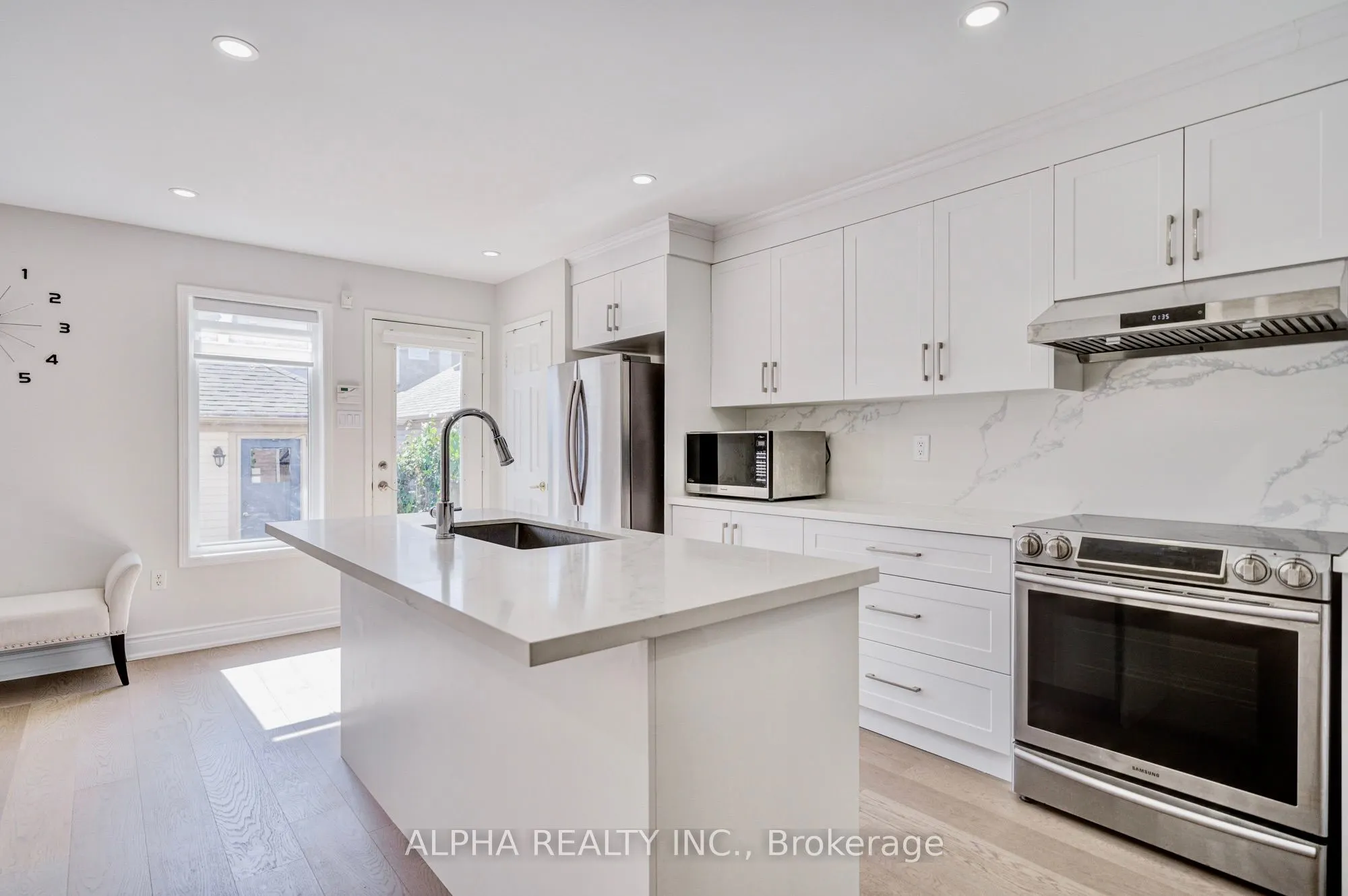 102 Roxton Road