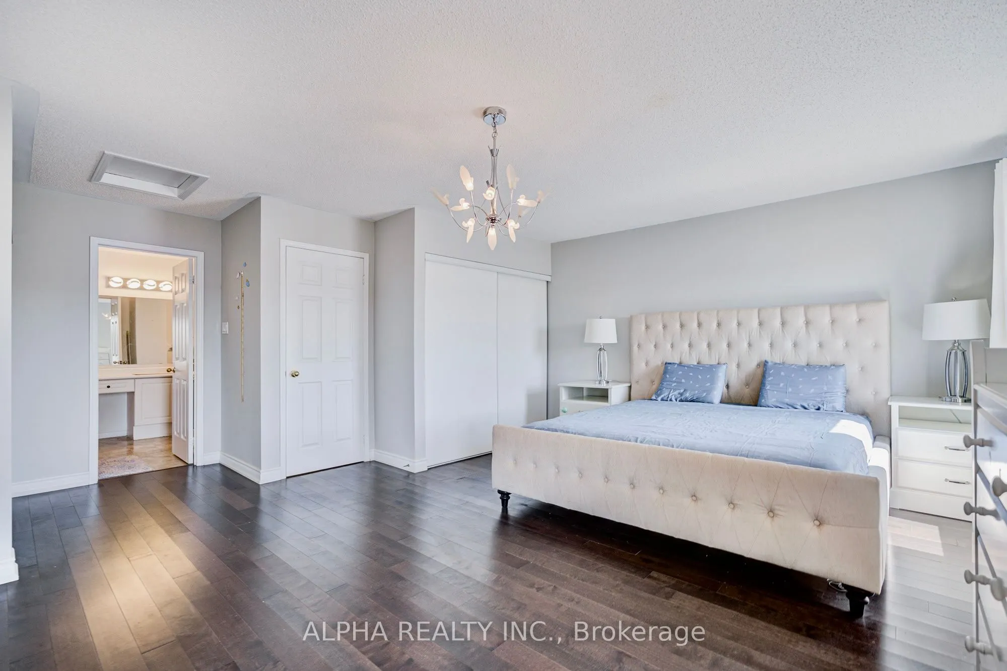 102 Roxton Road