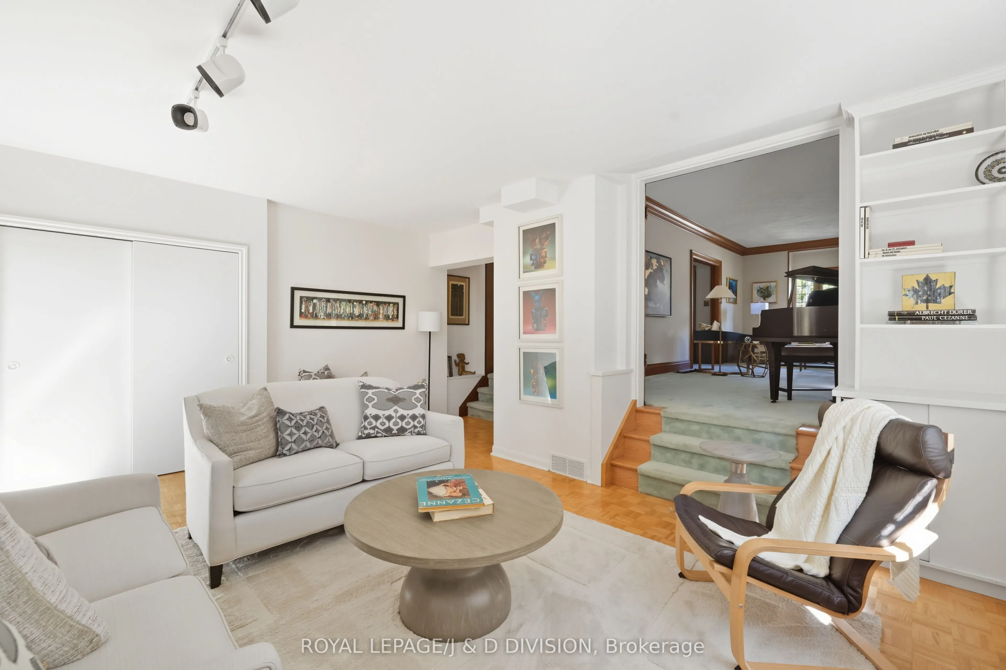 18 Grenadier Heights