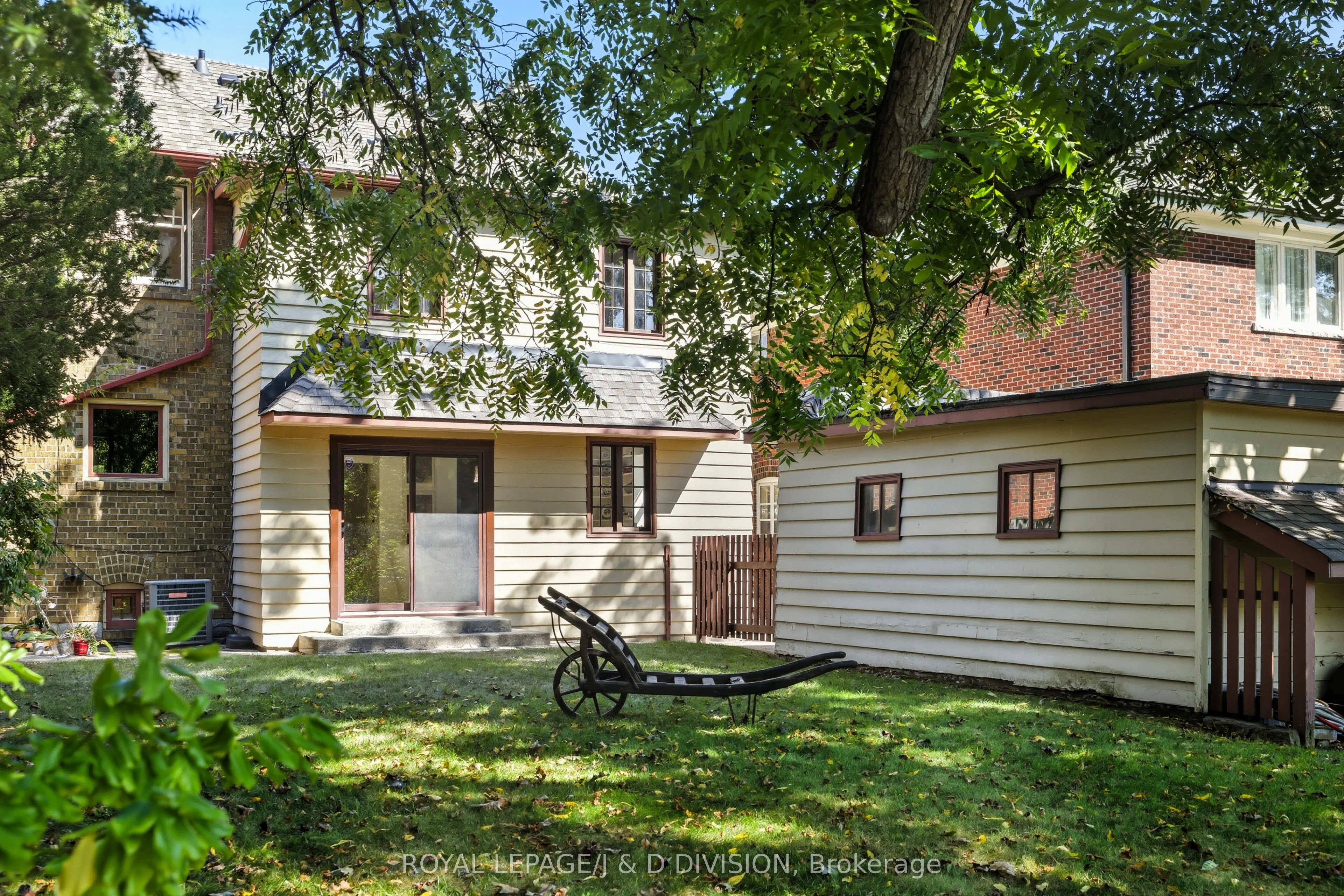 18 Grenadier Heights