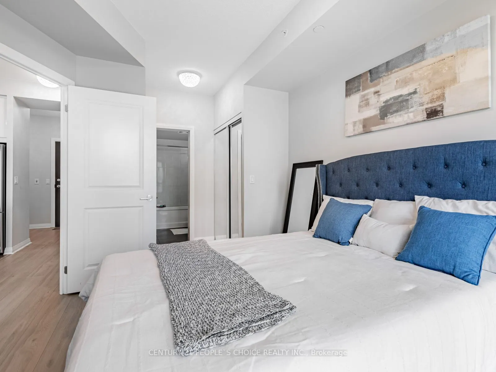 75 Eglinton Avenue W, #1403