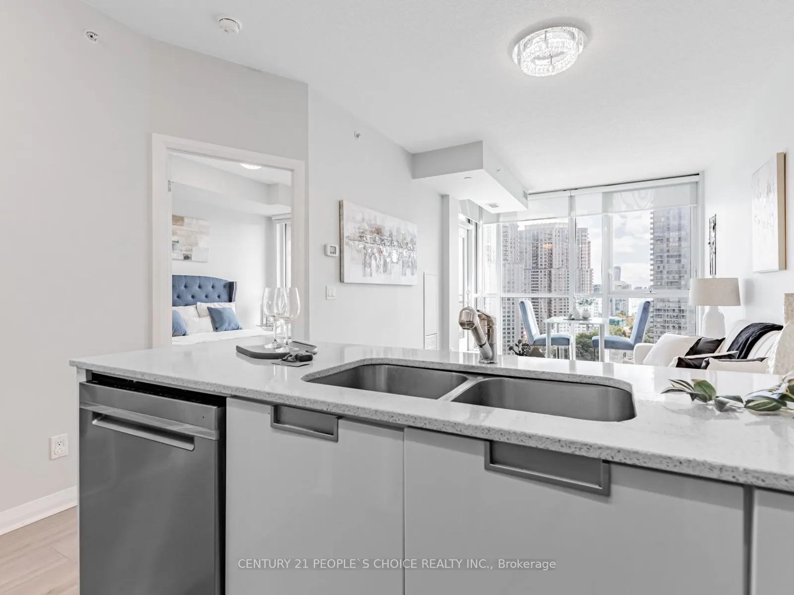 75 Eglinton Avenue W, #1403