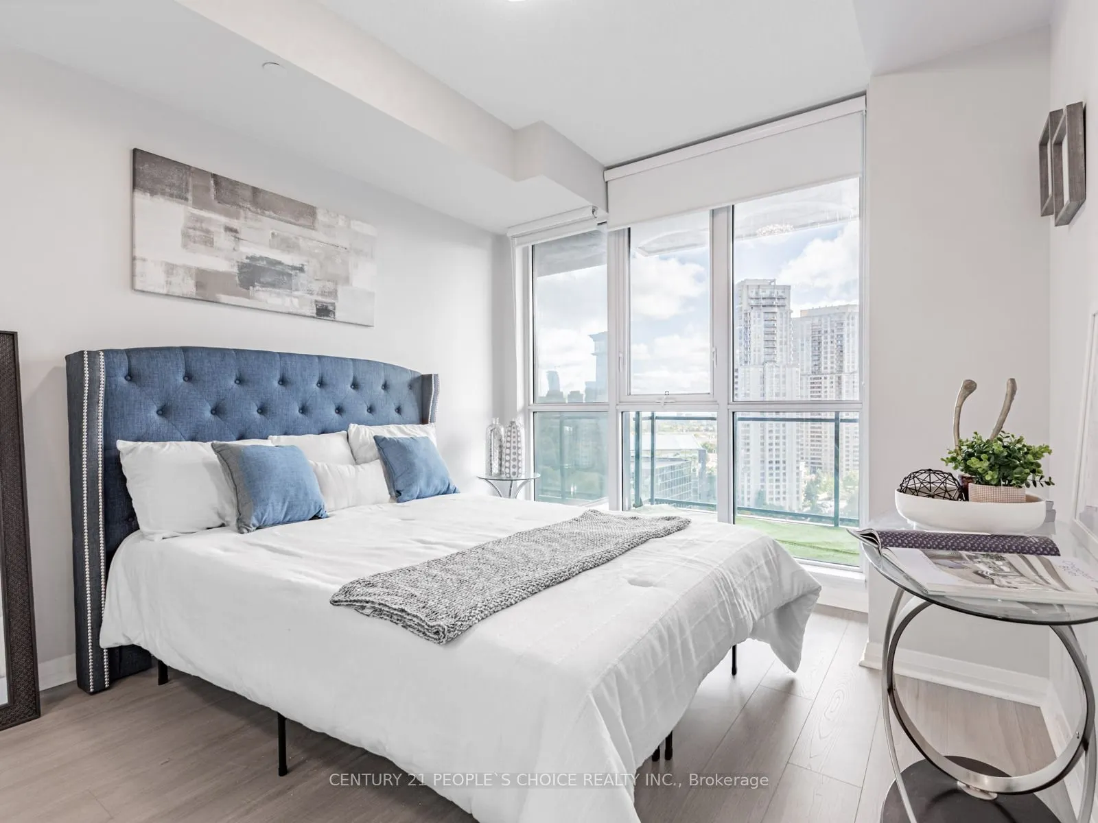 75 Eglinton Avenue W, #1403