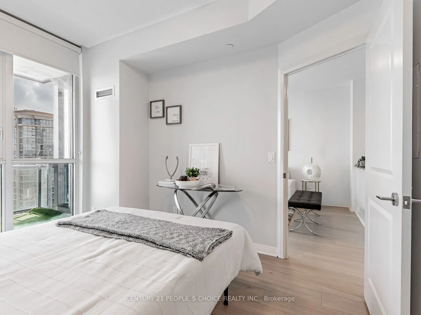 75 Eglinton Avenue W, #1403