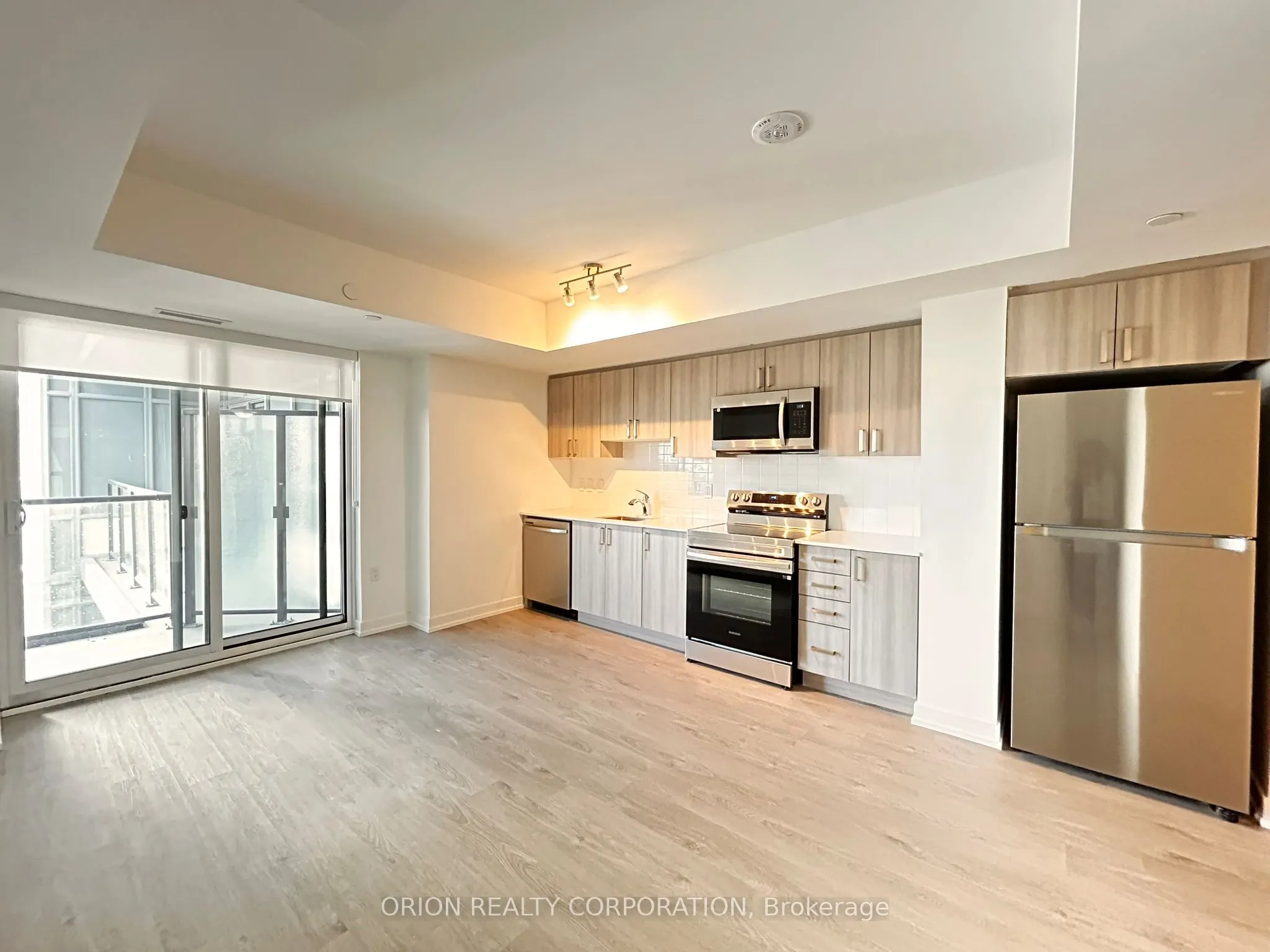 556 Marlee Avenue, #404