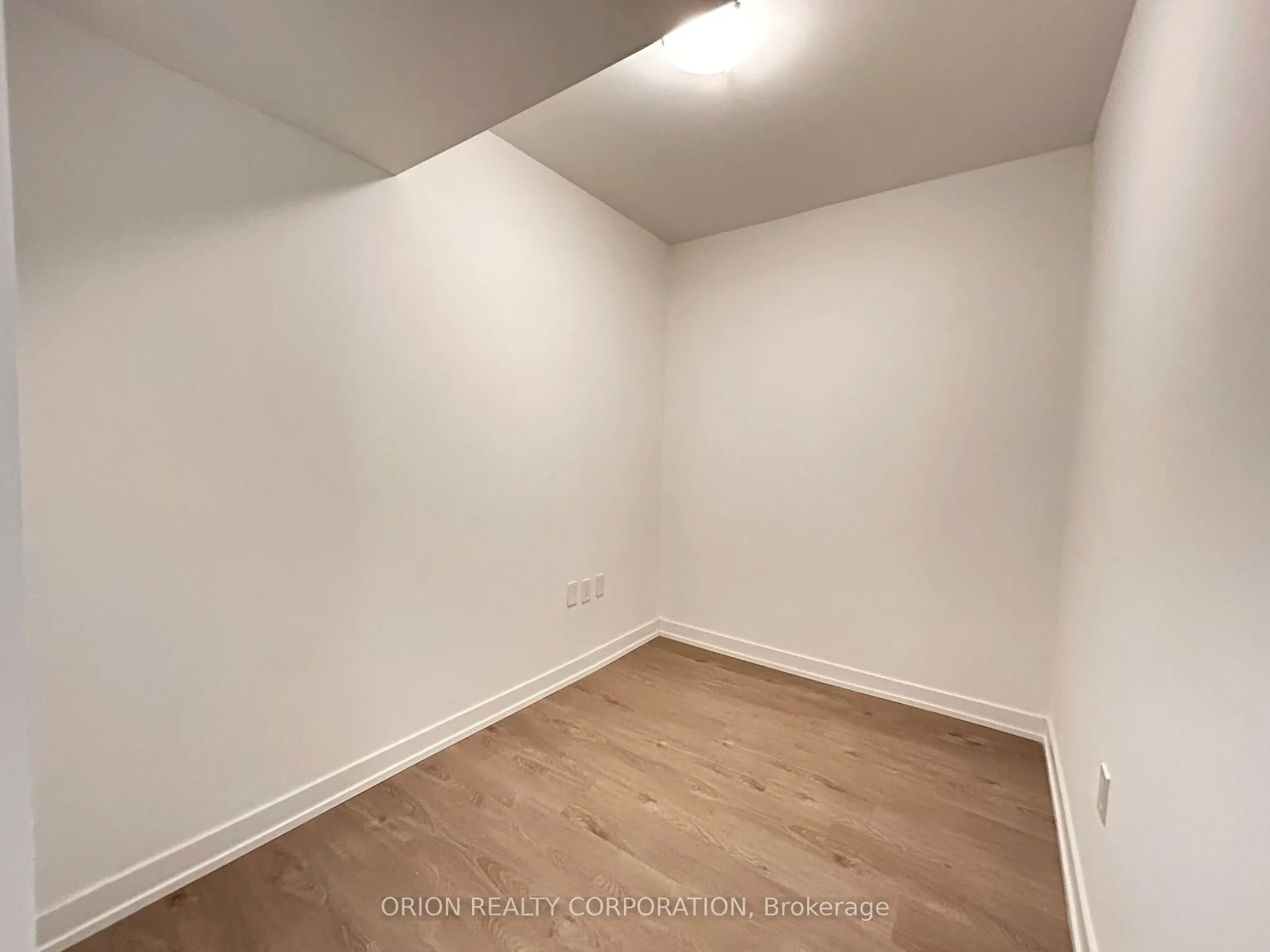 556 Marlee Avenue, #404