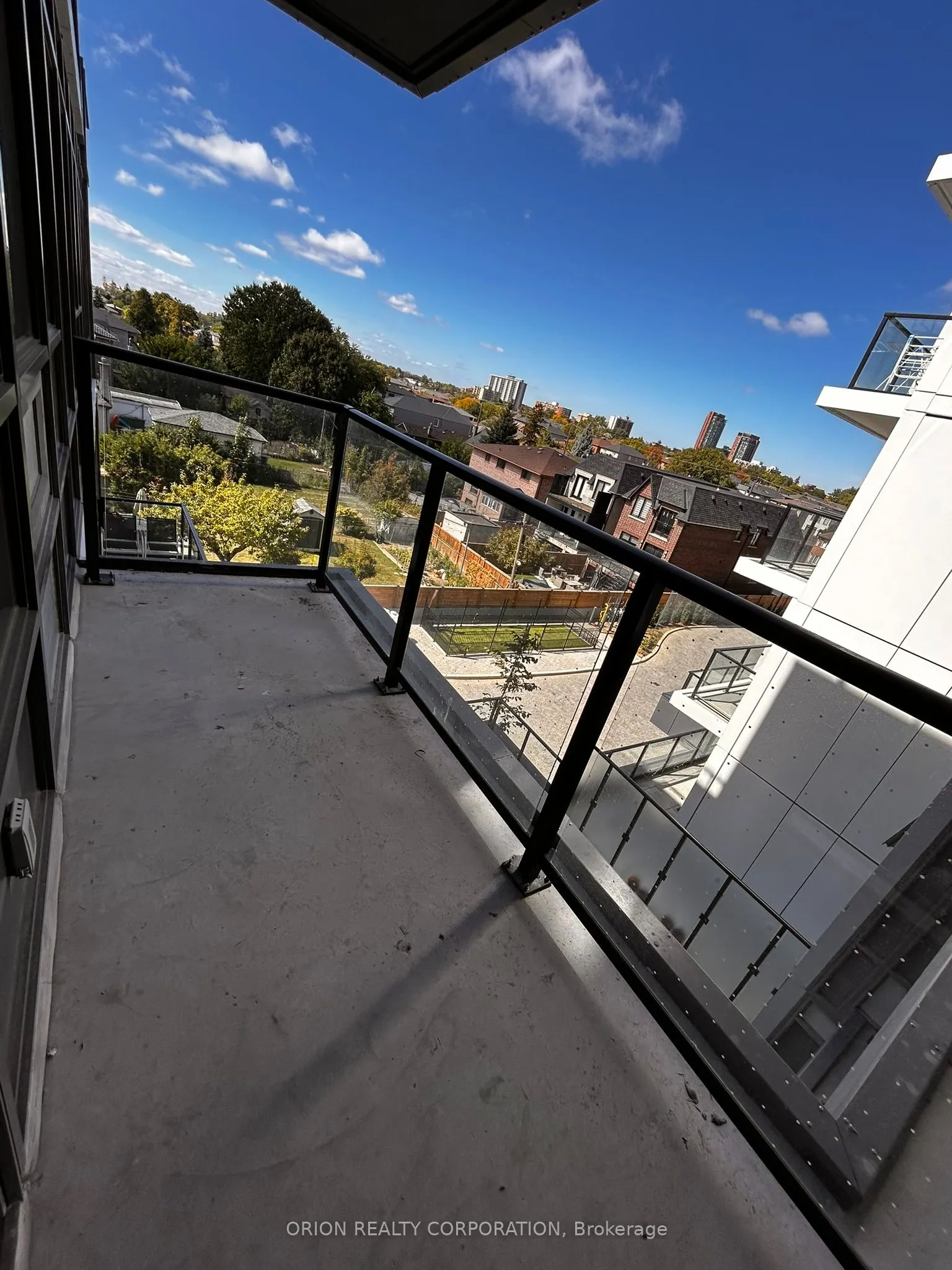 556 Marlee Avenue, #404