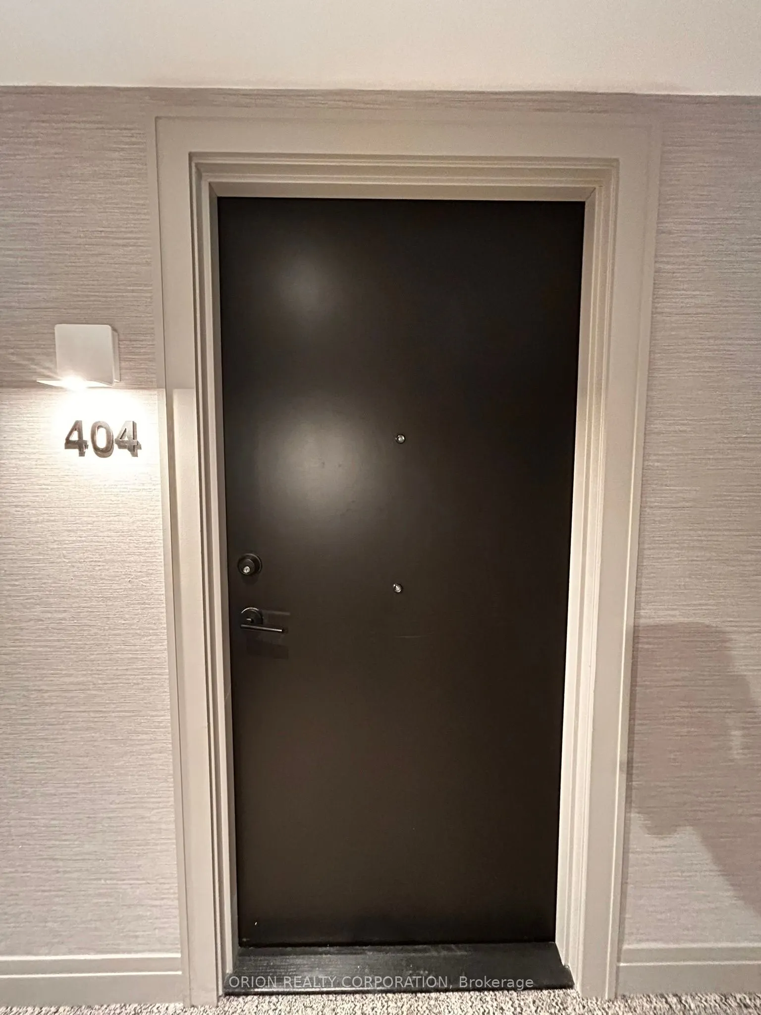 556 Marlee Avenue, #404
