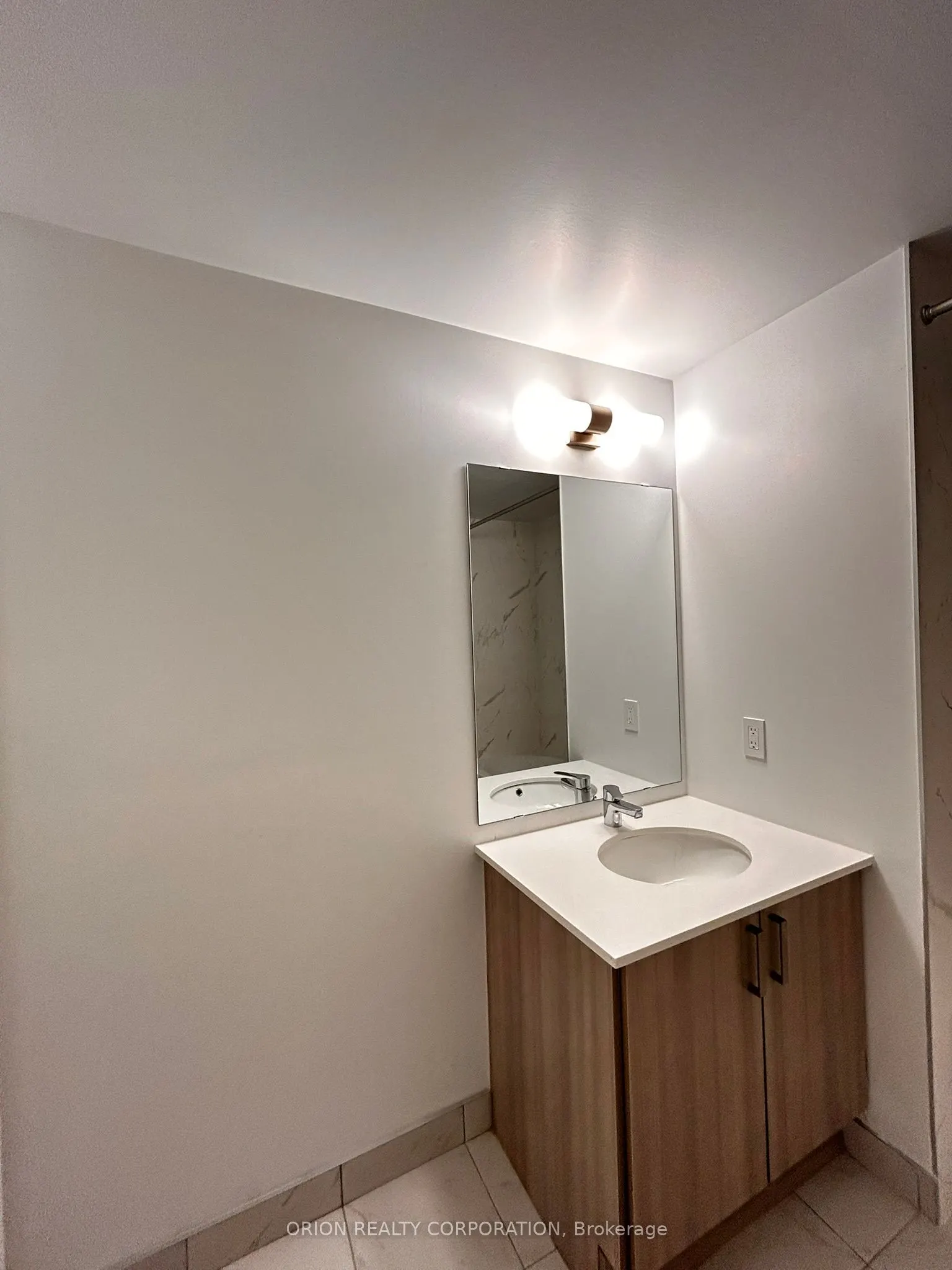 556 Marlee Avenue, #404