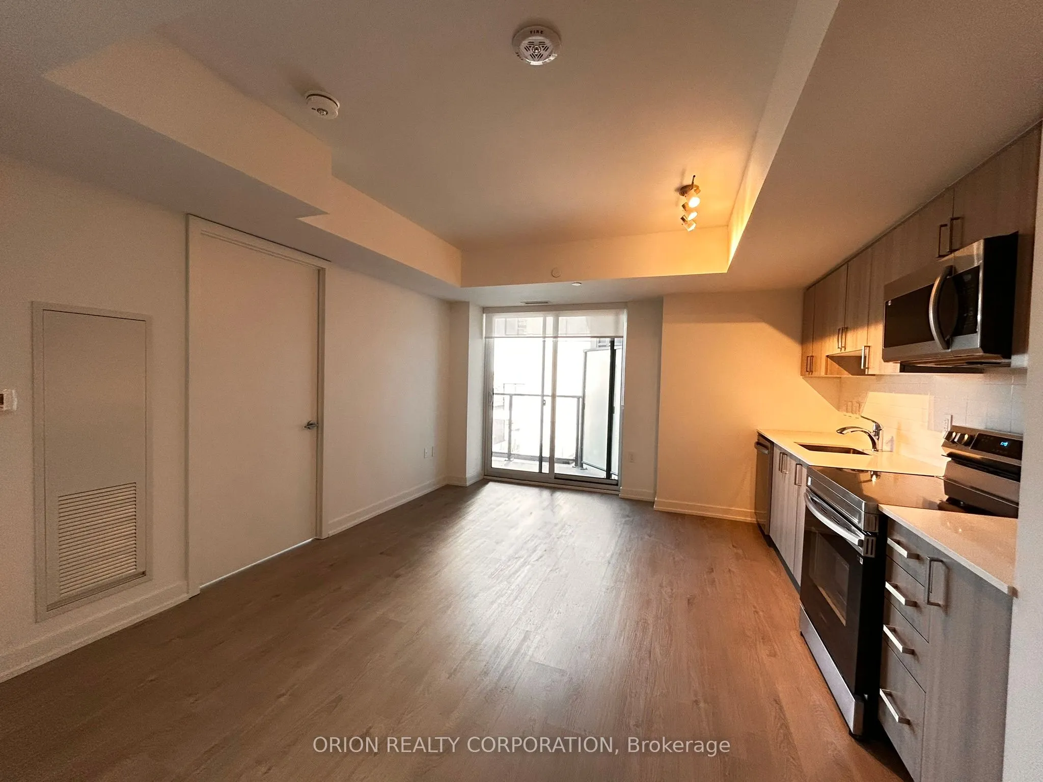 556 Marlee Avenue, #404