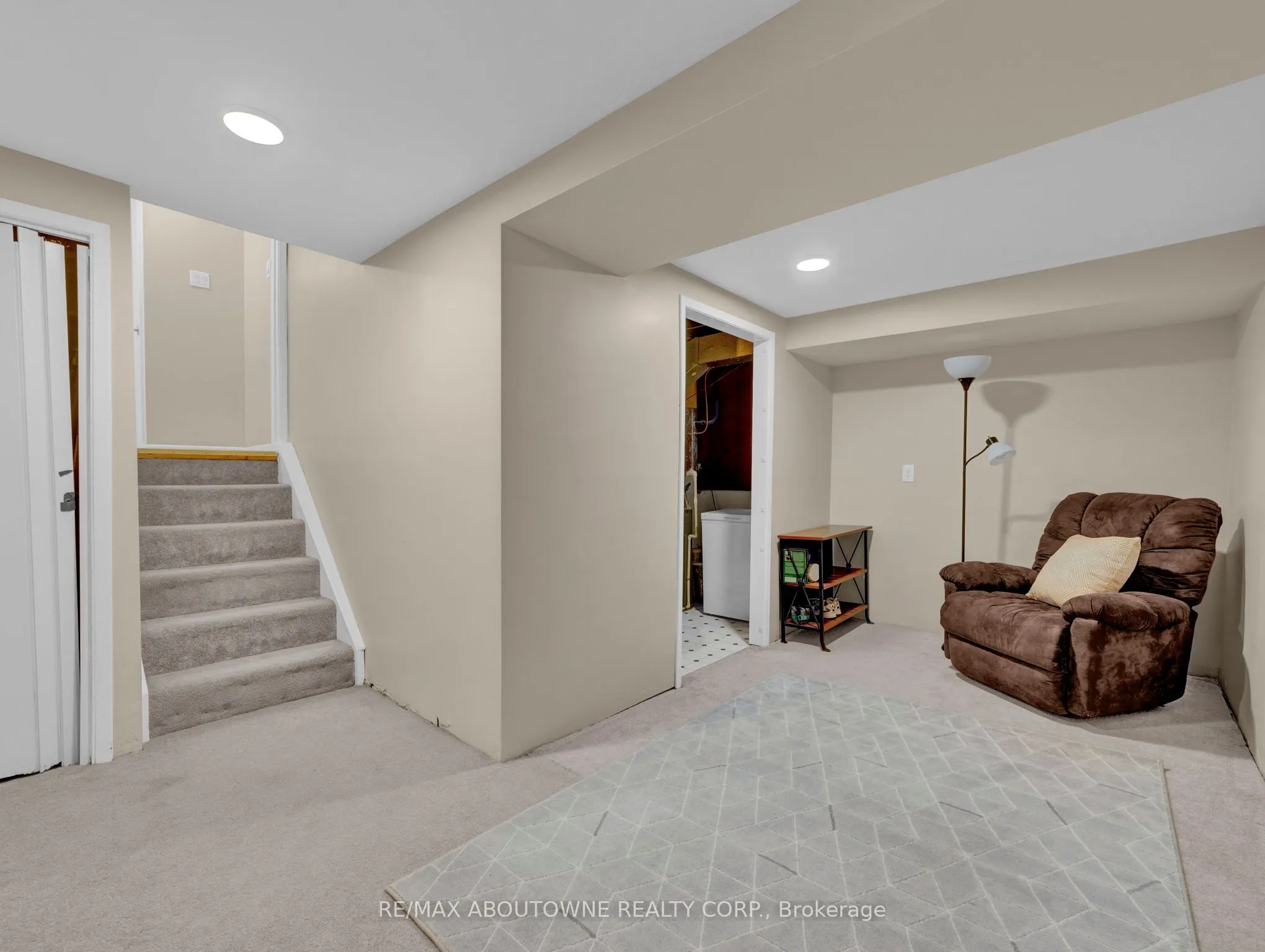 371 Bronte Street S, #3