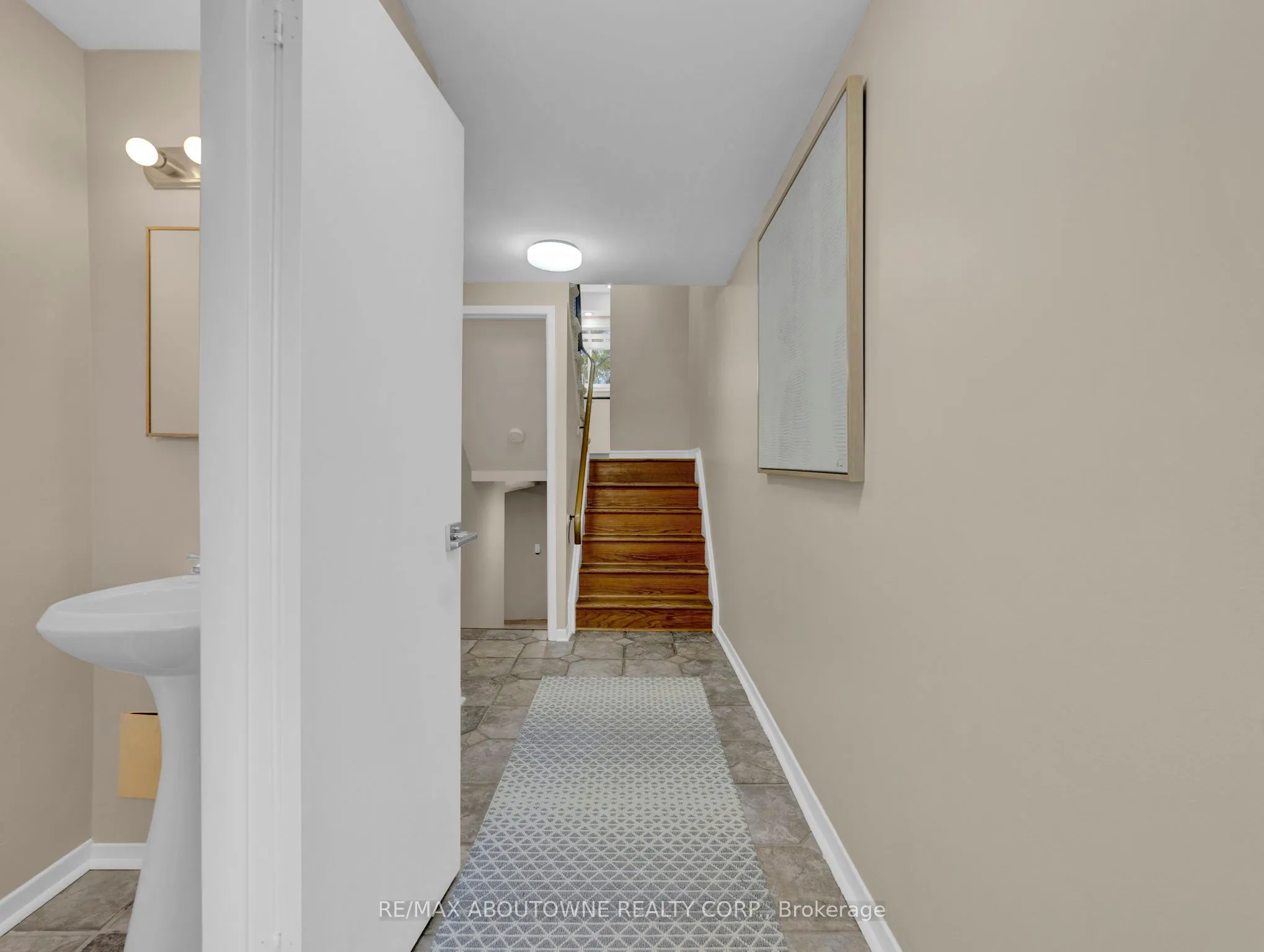 371 Bronte Street S, #3