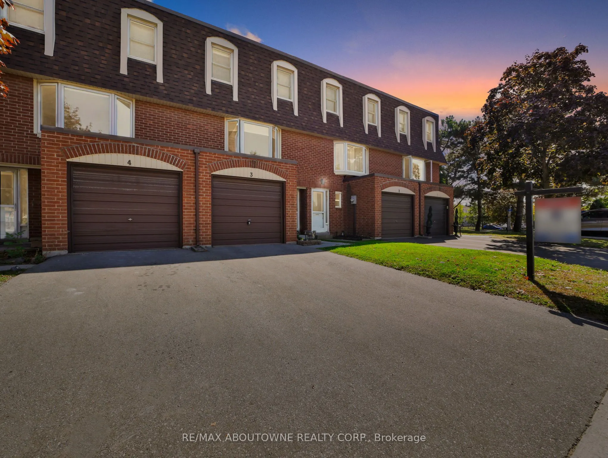 371 Bronte Street S, #3