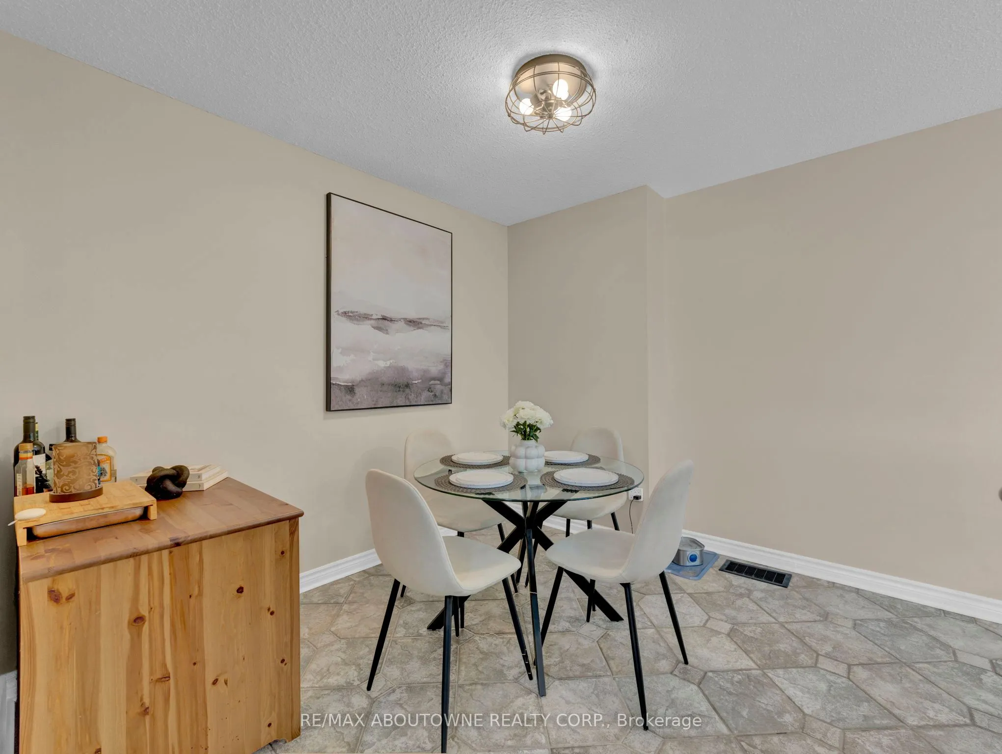 371 Bronte Street S, #3