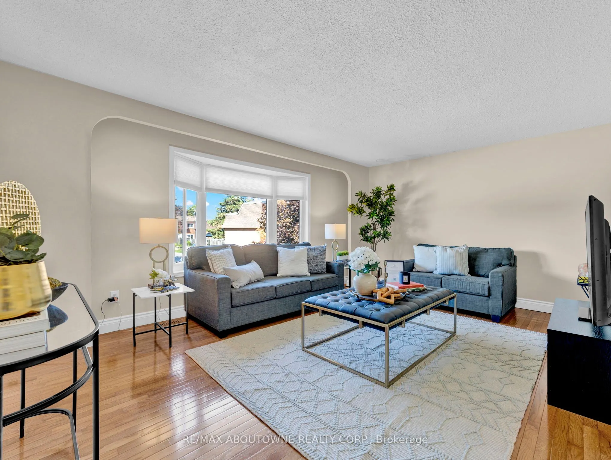 371 Bronte Street S, #3