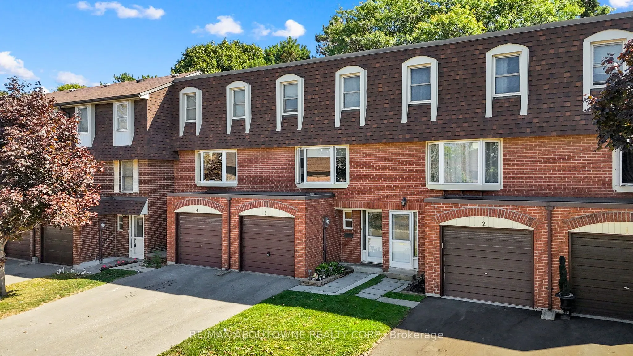 371 Bronte Street S, #3