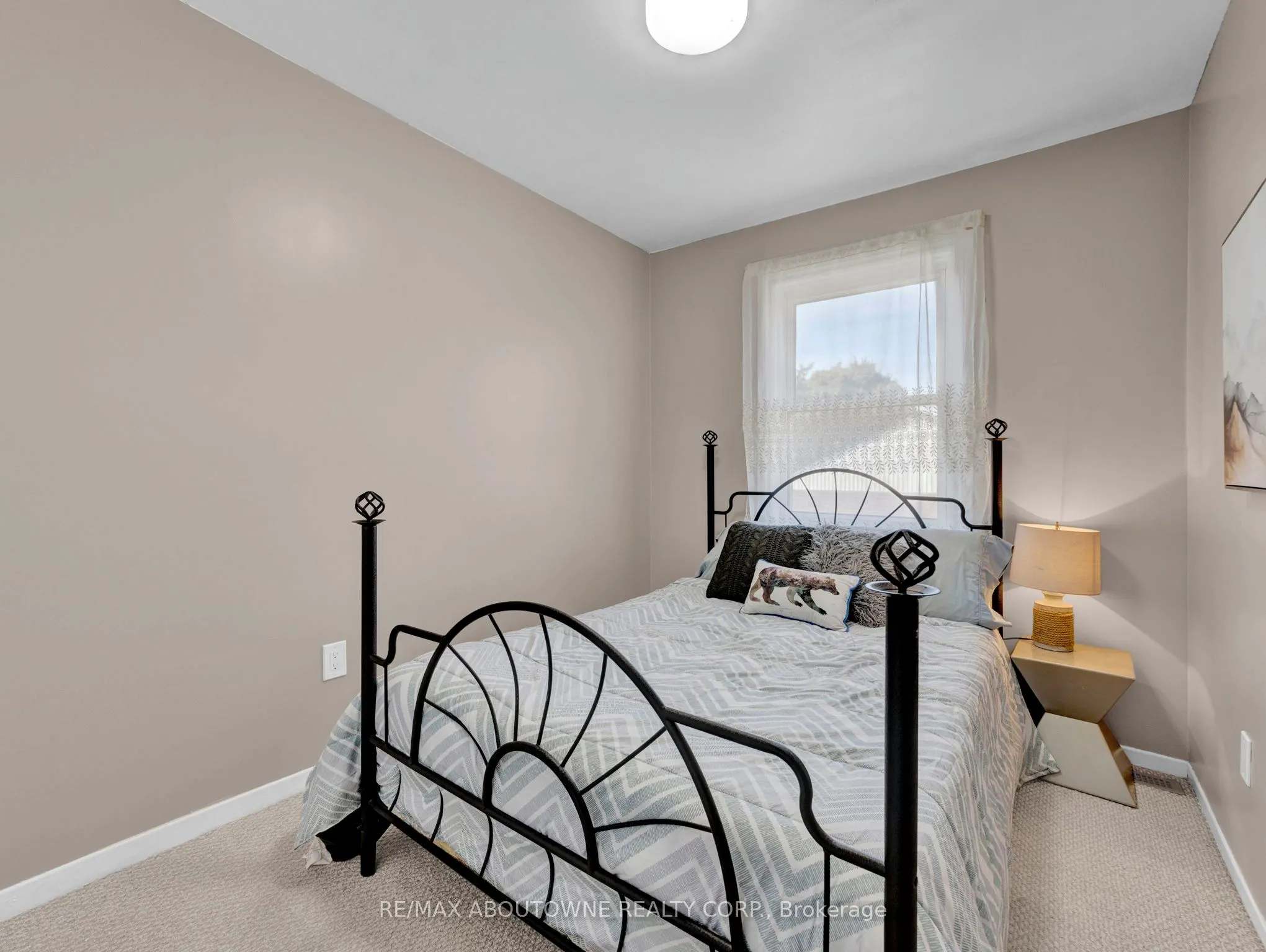 371 Bronte Street S, #3