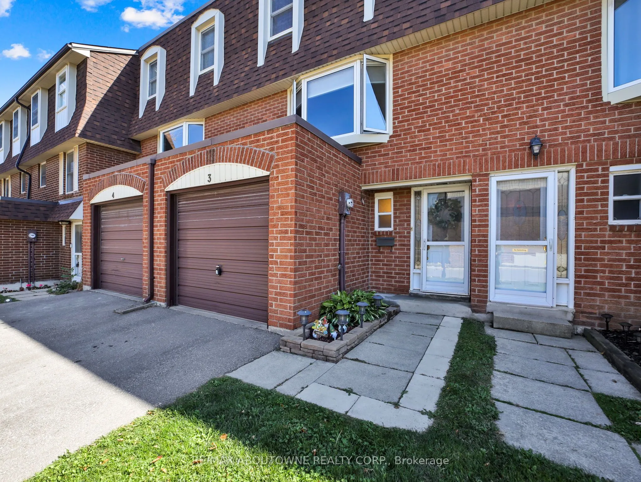 371 Bronte Street S, #3