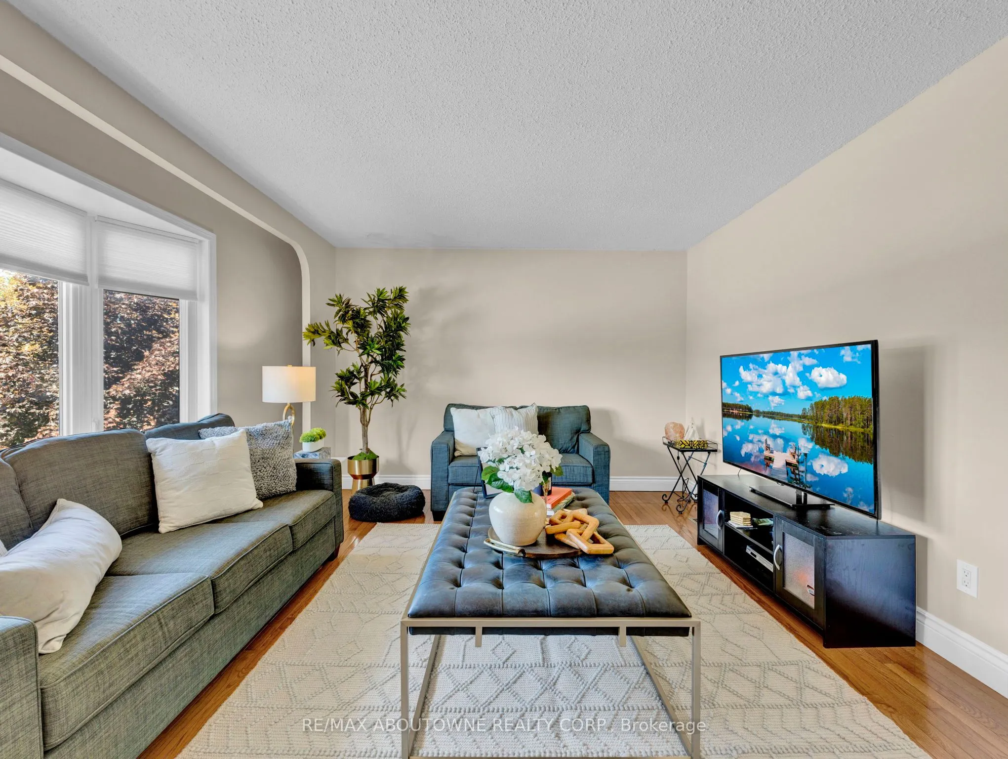 371 Bronte Street S, #3