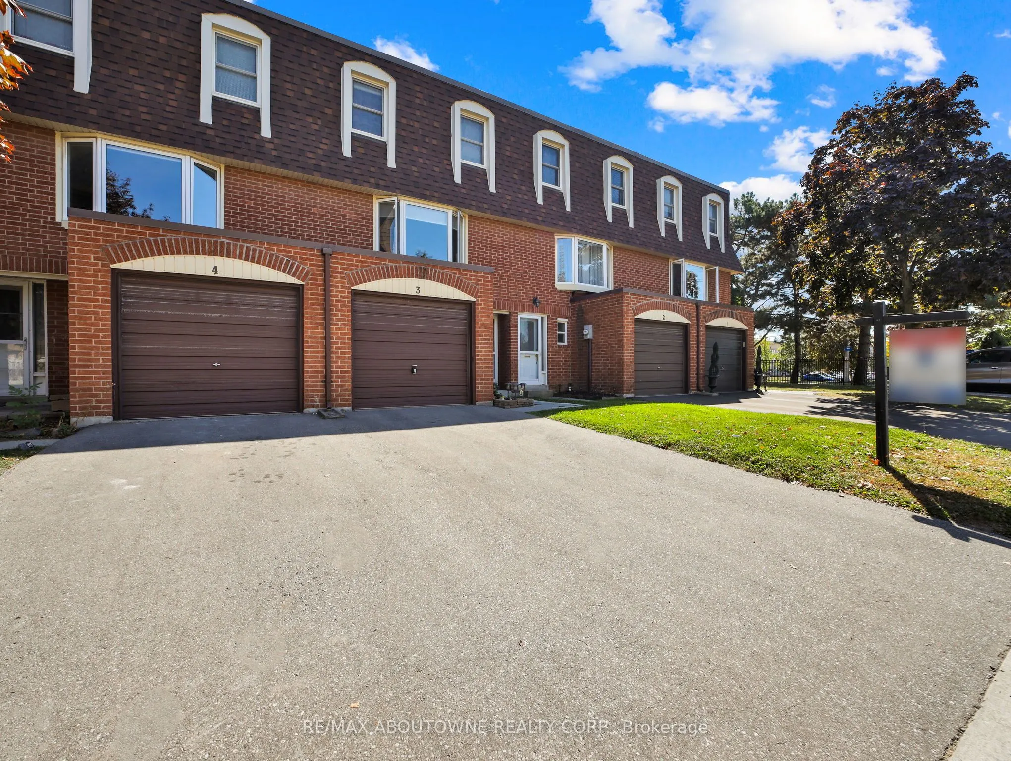 371 Bronte Street S, #3