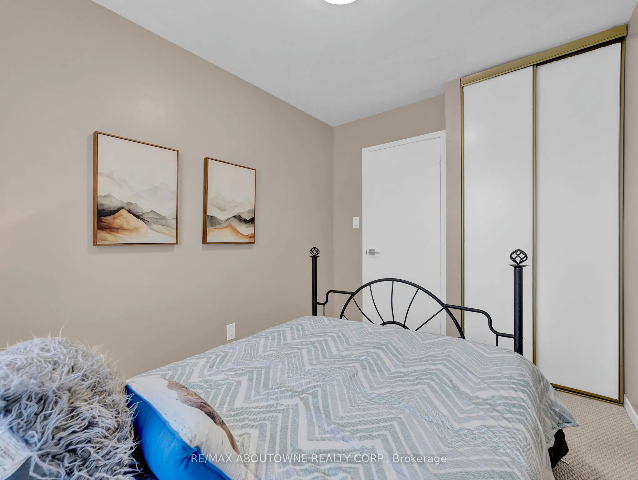 371 Bronte Street S, #3