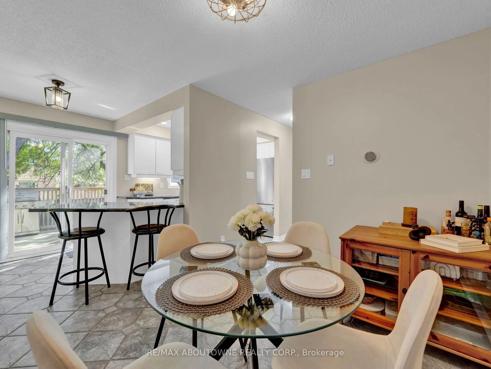371 Bronte Street S, #3