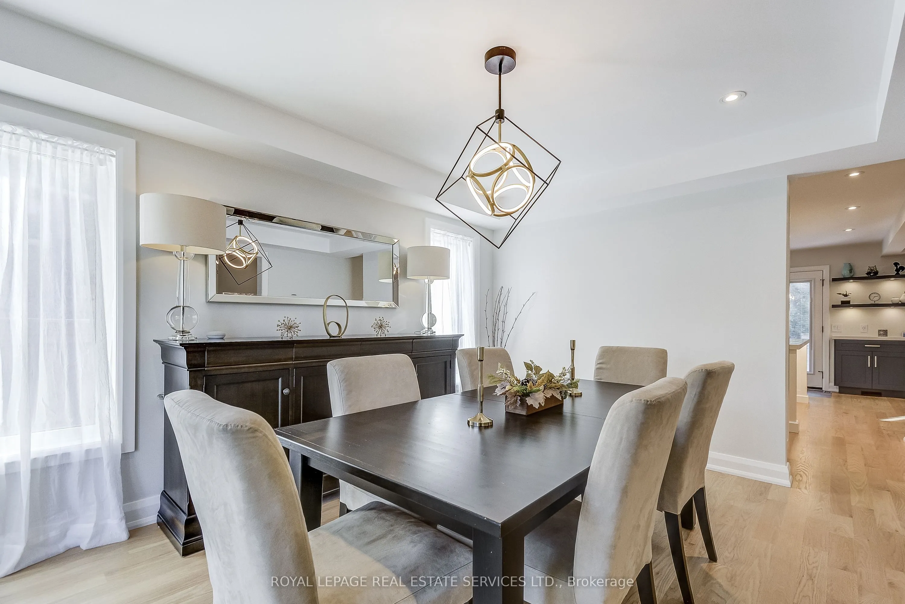 27 Morrison Creek Crescent